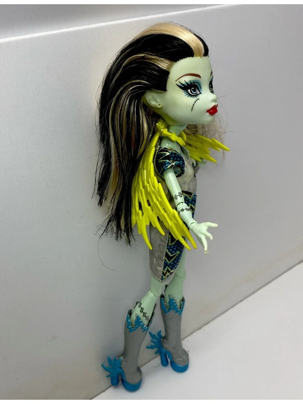 Mattel Monster High Doll Frankie Stein Power Ghouls Thor Voltageous 2013 Cape